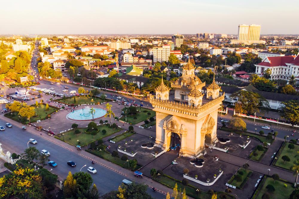 Vientiane cải tạo một số phần của điểm du lịch Patuxay • Tạp chí Lào - Việt